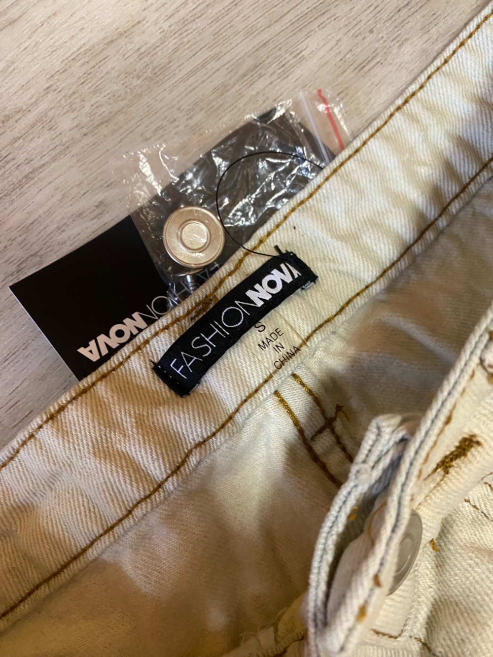 Fashion Nova Beach you to it jeans- NWT Size small - Picture 9 of 13